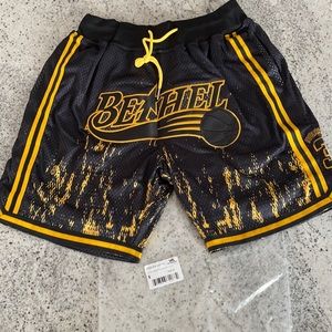NWT Allen Iverson Bethel basketball shorts by headgear. Adult size S.